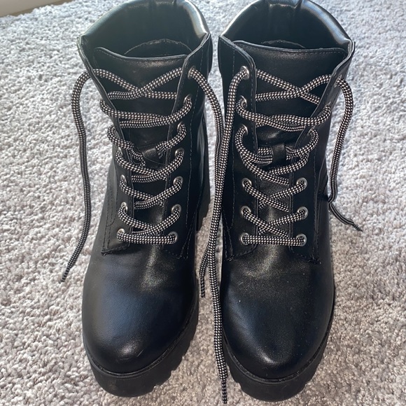 Aldo Heeled Boots - Picture 4 of 7